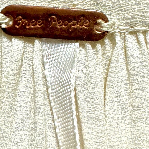 Free People Adorable White Silk Blouse Romantic Style size XS - Picture 9 of 11